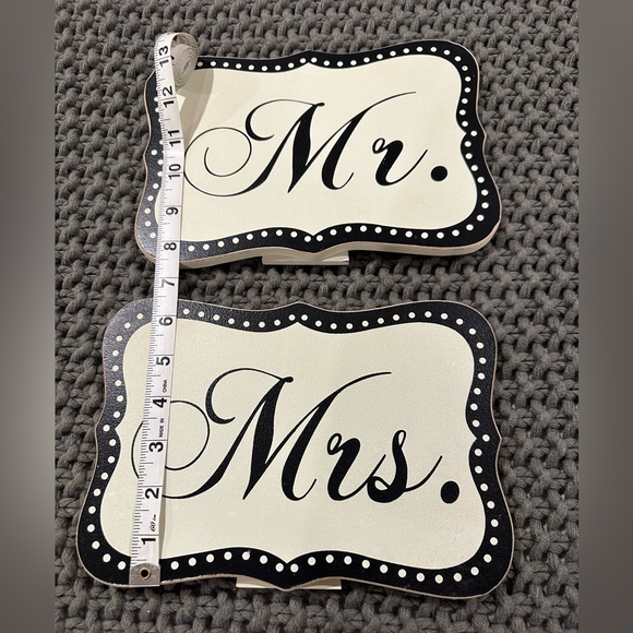 🛑SOLD  Set of 2 Wooden Mr. & Mrs. signs  for Wedding or Master bedroom decor - Picture 4 of 4